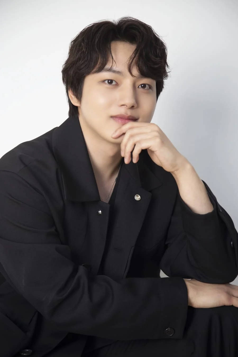 All Black Outfit Yeo Jin Goo Background