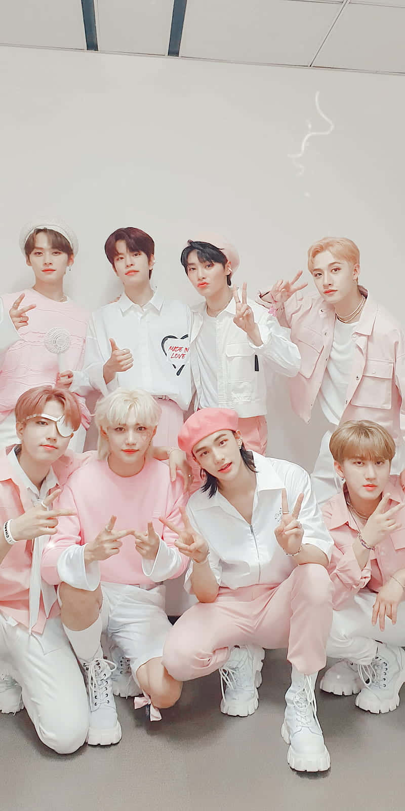 All Eight Members Of Stray Kdis, Forming The Powerful Ot8! Background