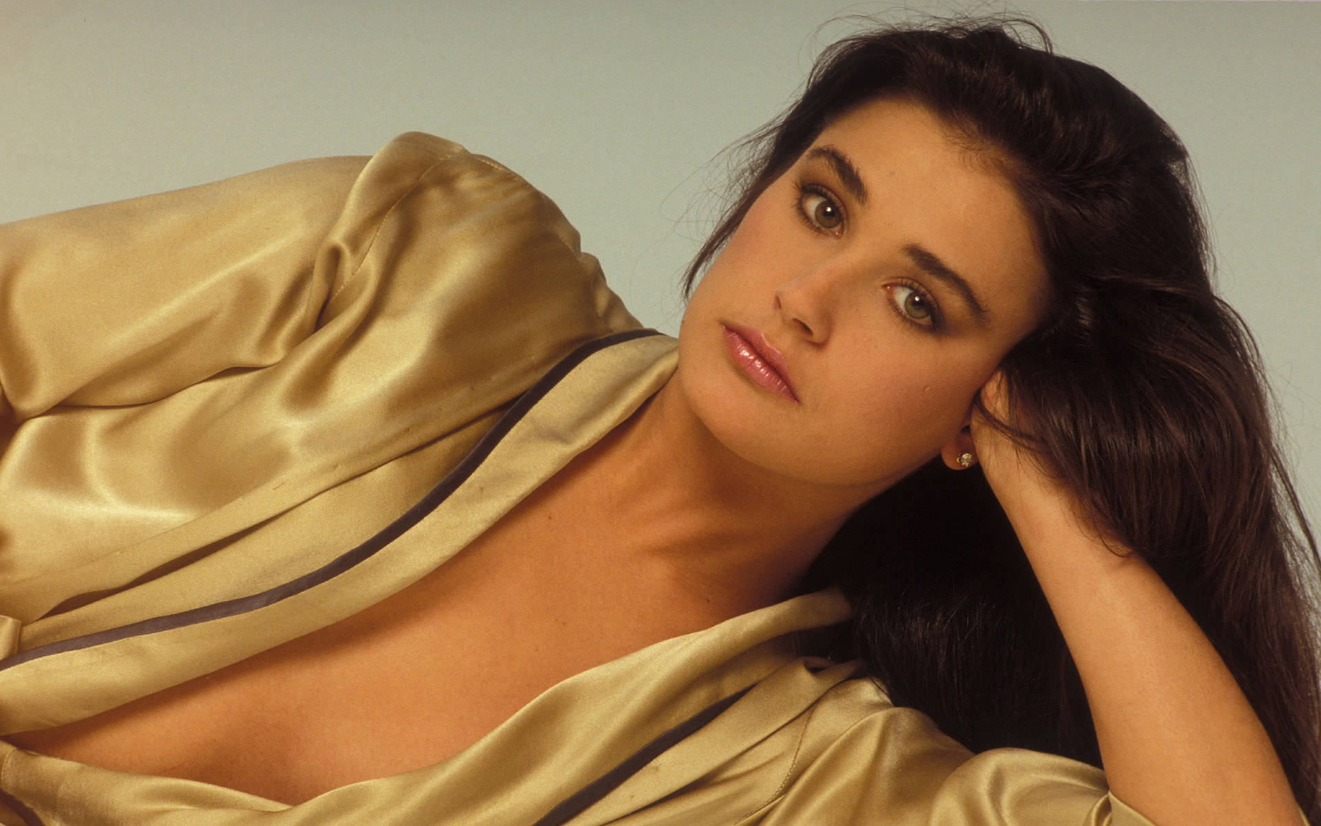 Alluring Demi Moore Sexy Photoshoot
