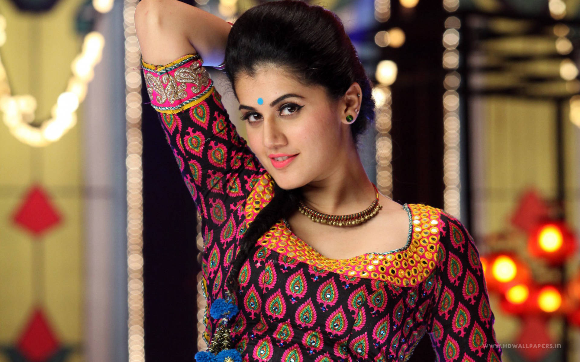 Alluring Shot Taapsee Pannu Background