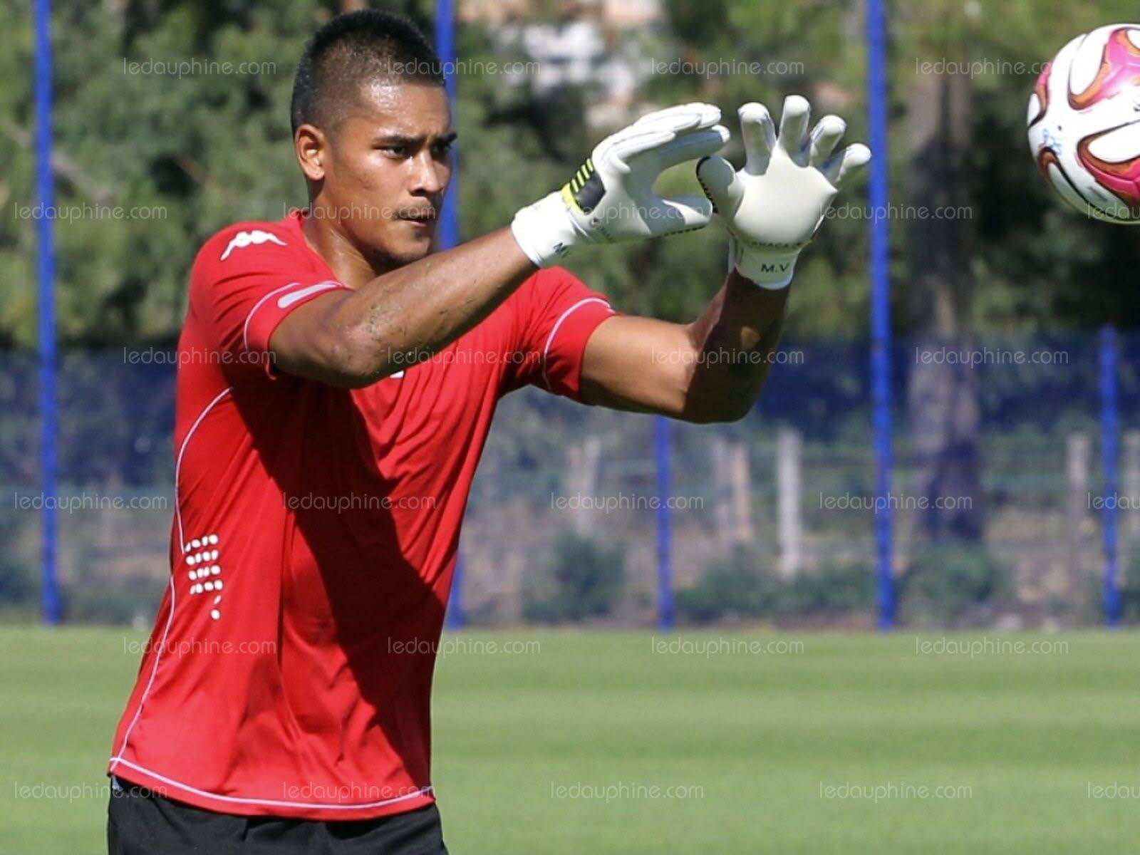 Alphonse Areola Catching A Ball Background