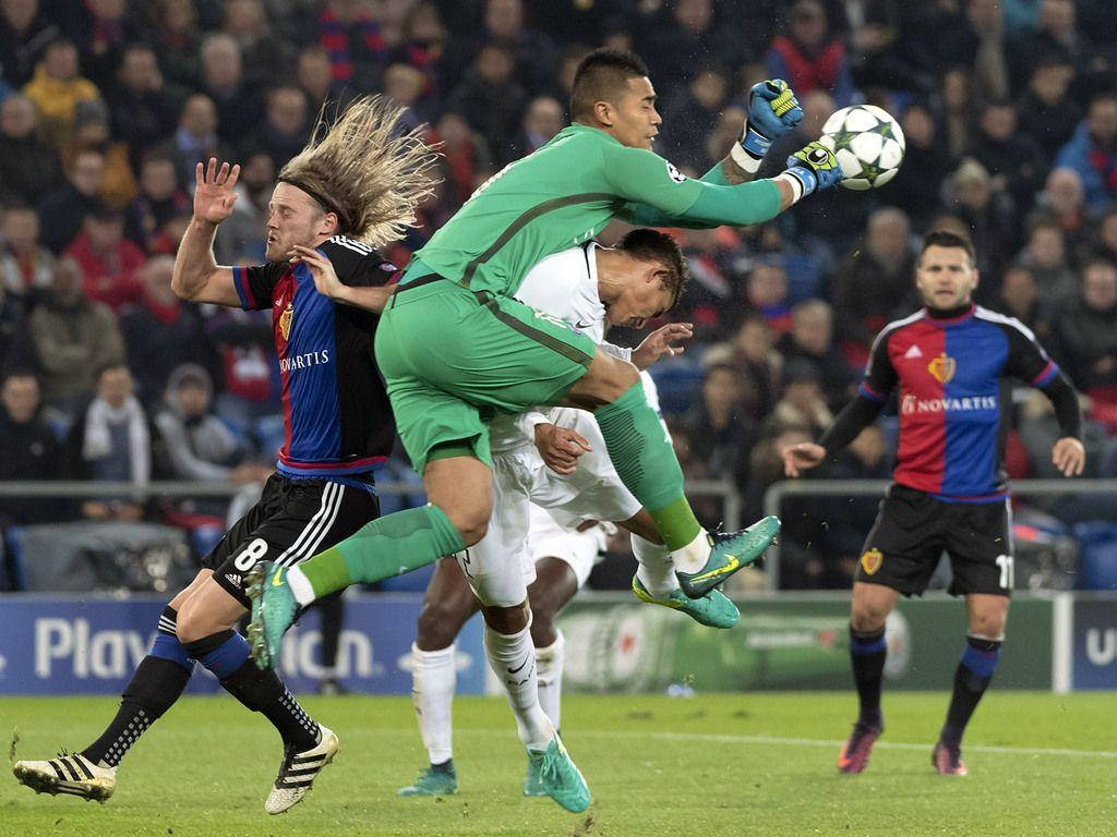 Alphonse Areola Stumbling Into Opponent Background