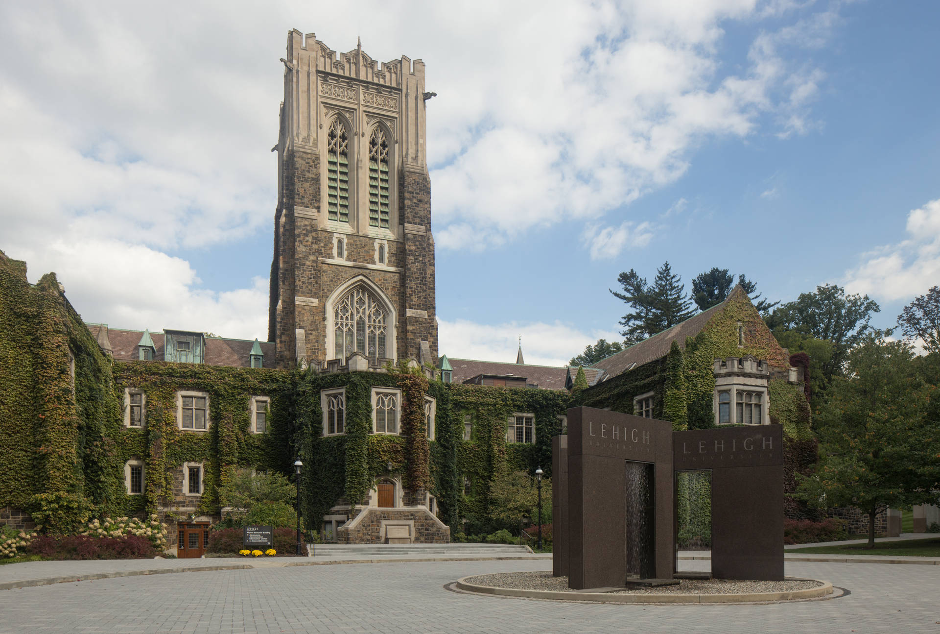 Alumni Memorial Building At Lehigh University Background