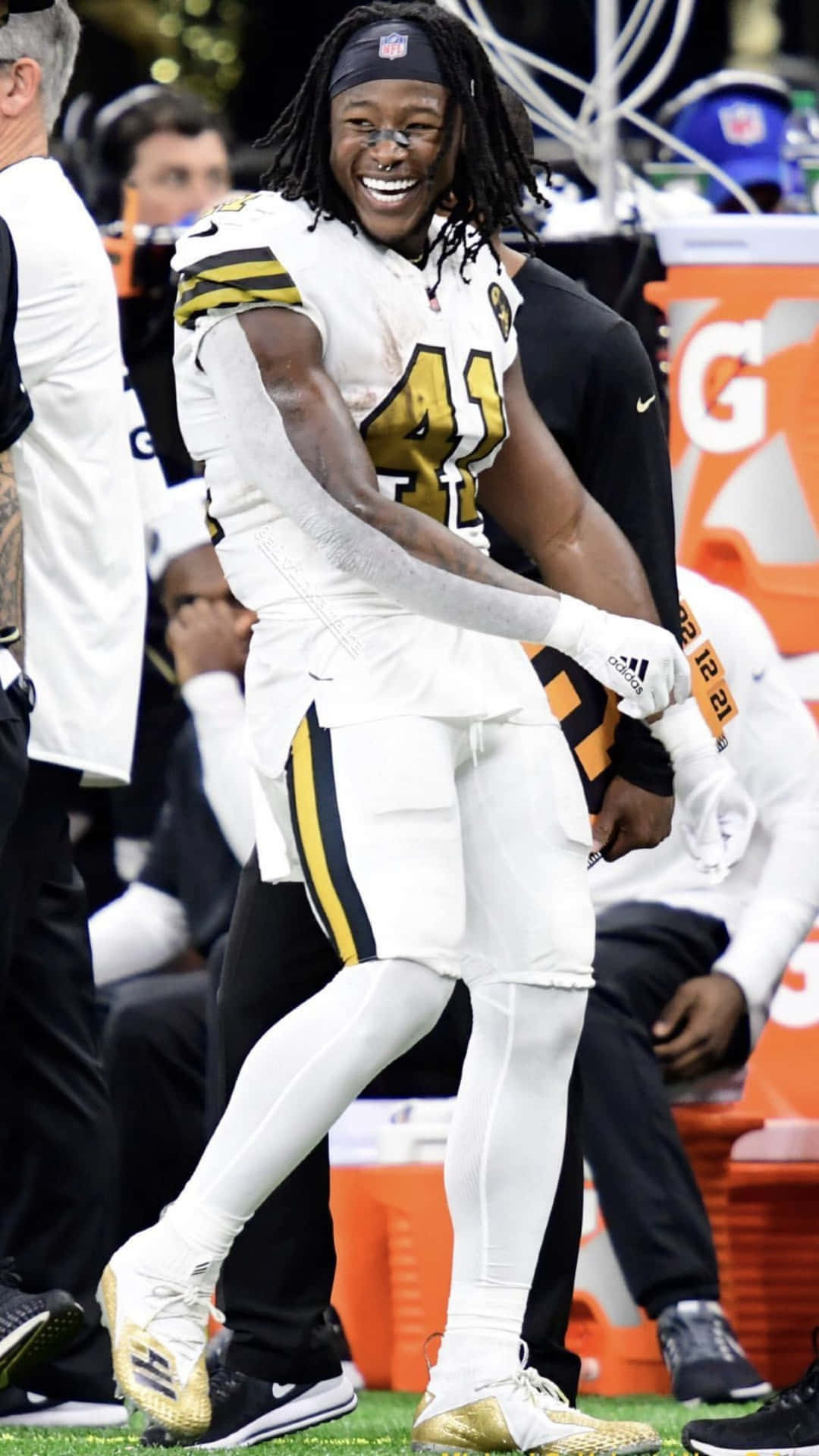 Alvin Kamara Celebrates As A Member Of The New Orleans Saints Background