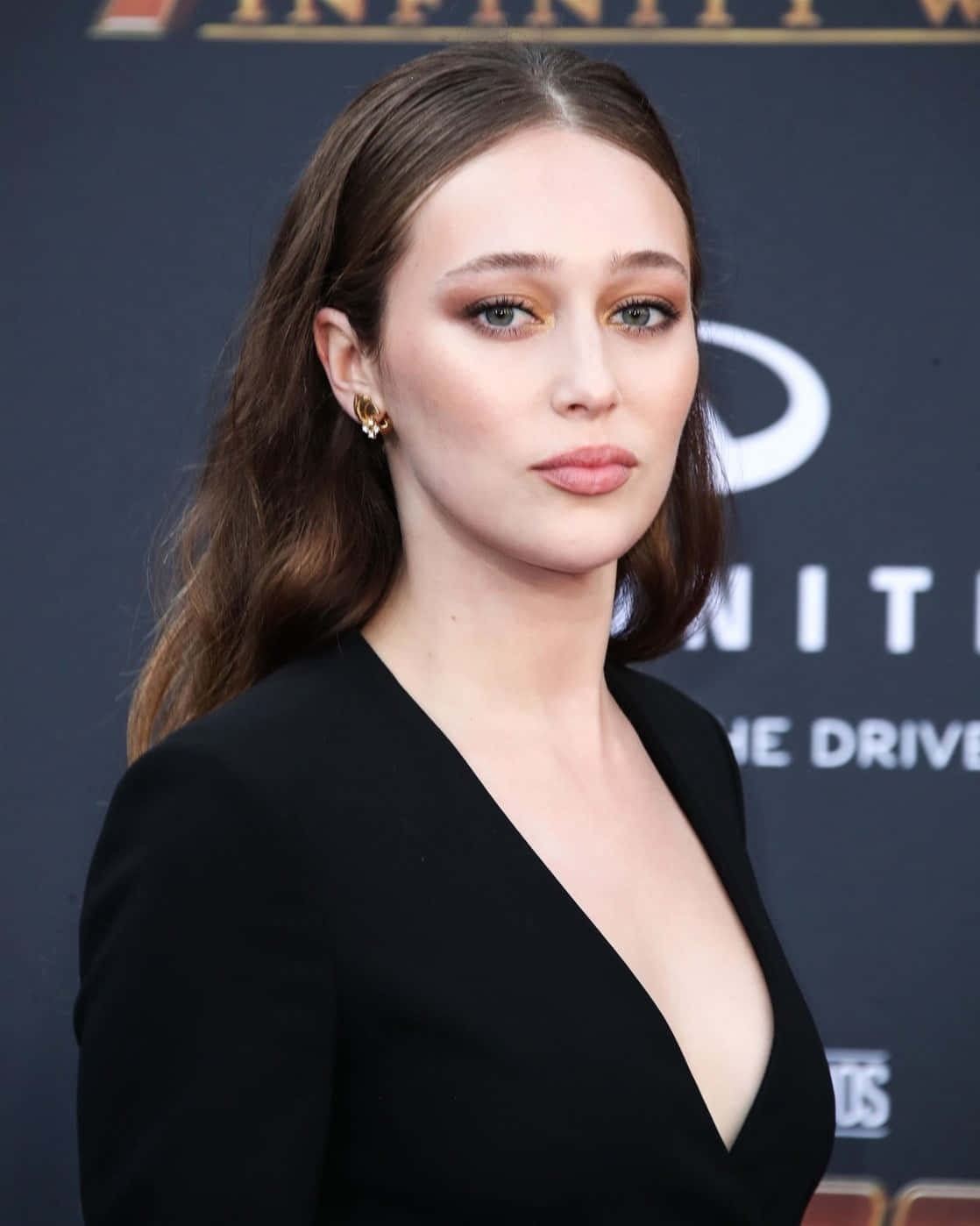 Alycia Debnam Carey Red Carpet Look Background