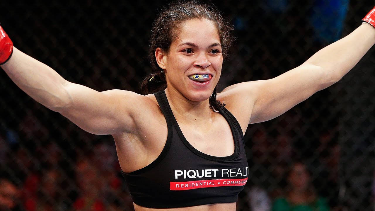 Amanda Nunes Arms Up