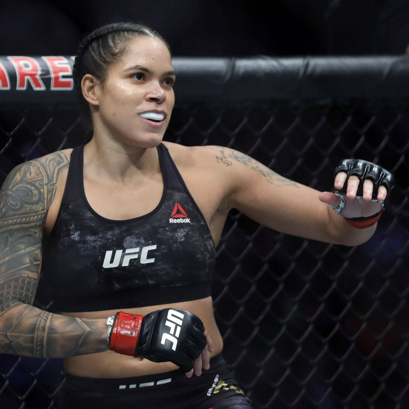 Amanda Nunes Readying Background