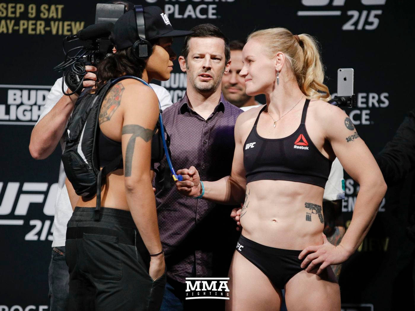 Amanda Nunes With Valentina Shevchenko Background