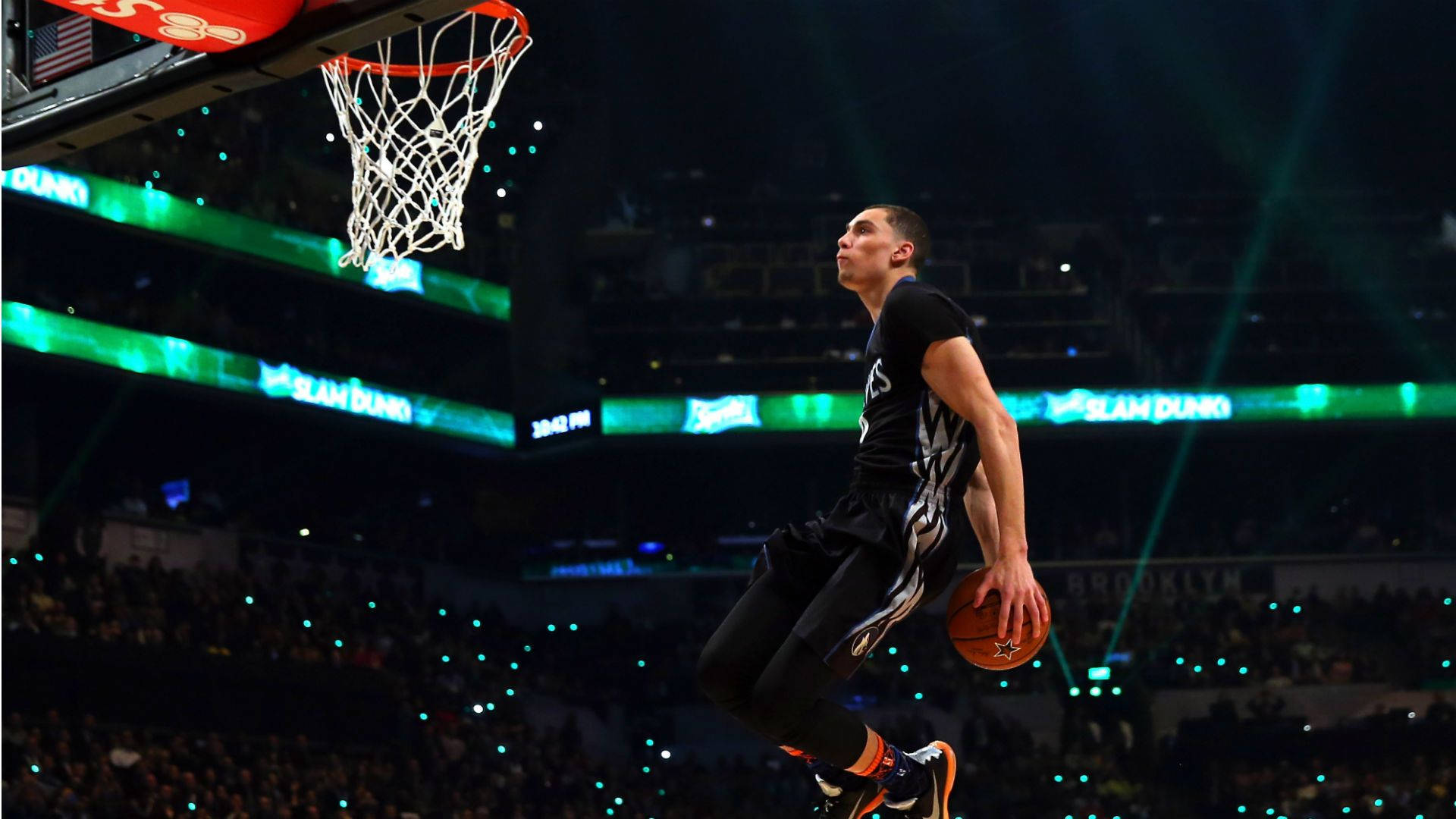 Amazing Slam Dunk Zach Lavine Background