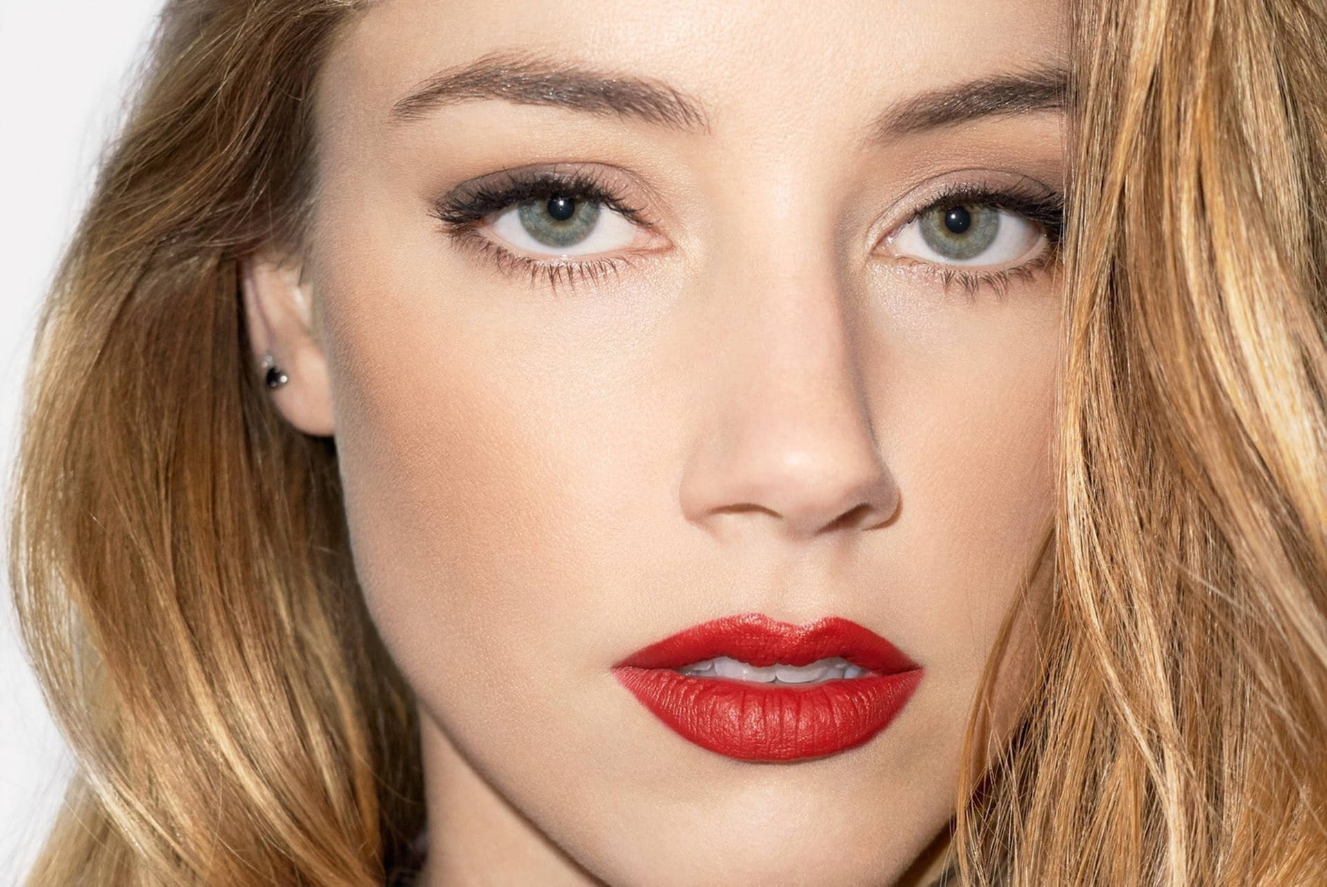 Amber Heard Red Lipstick Background