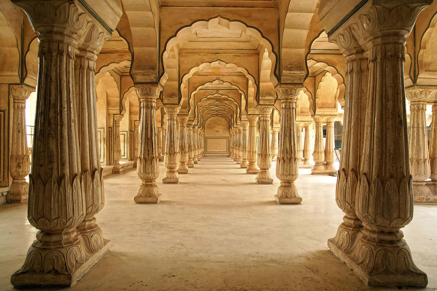 Amber Palace Courtyard Inside Pillar Background