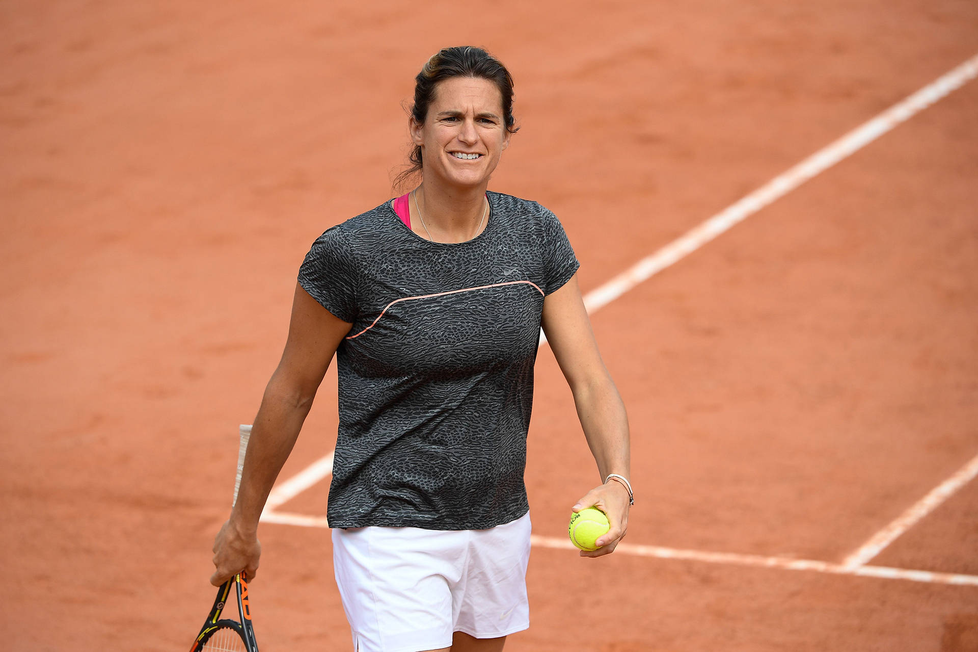 Amélie Mauresmo Looking At Audience Background