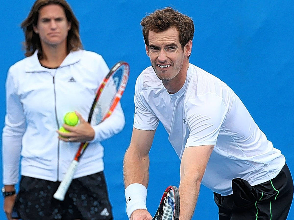 Amélie Mauresmo Training Andy Murray In Tennis Serving Techniques. Background