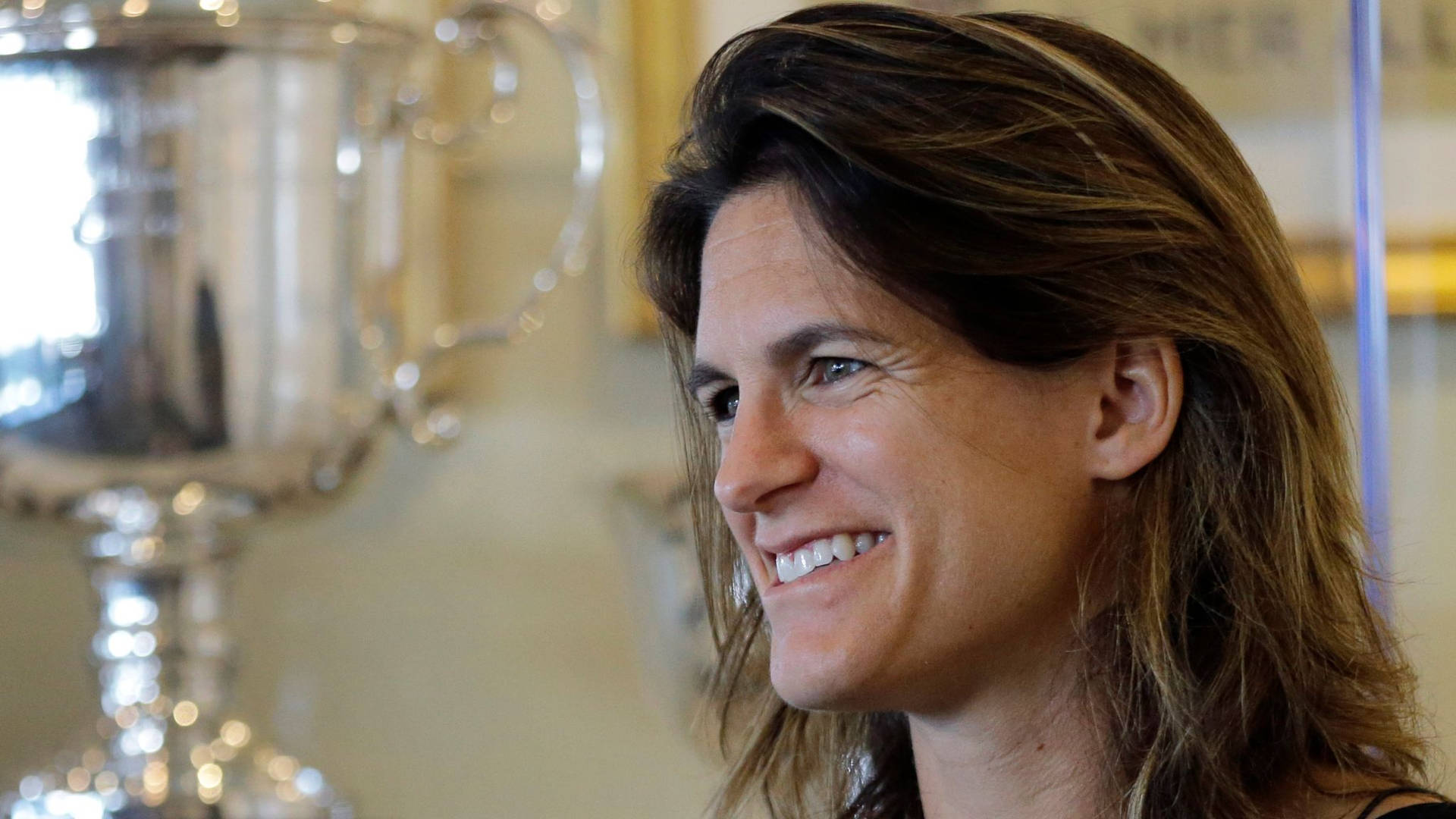 Amélie Mauresmo With Trophy Background