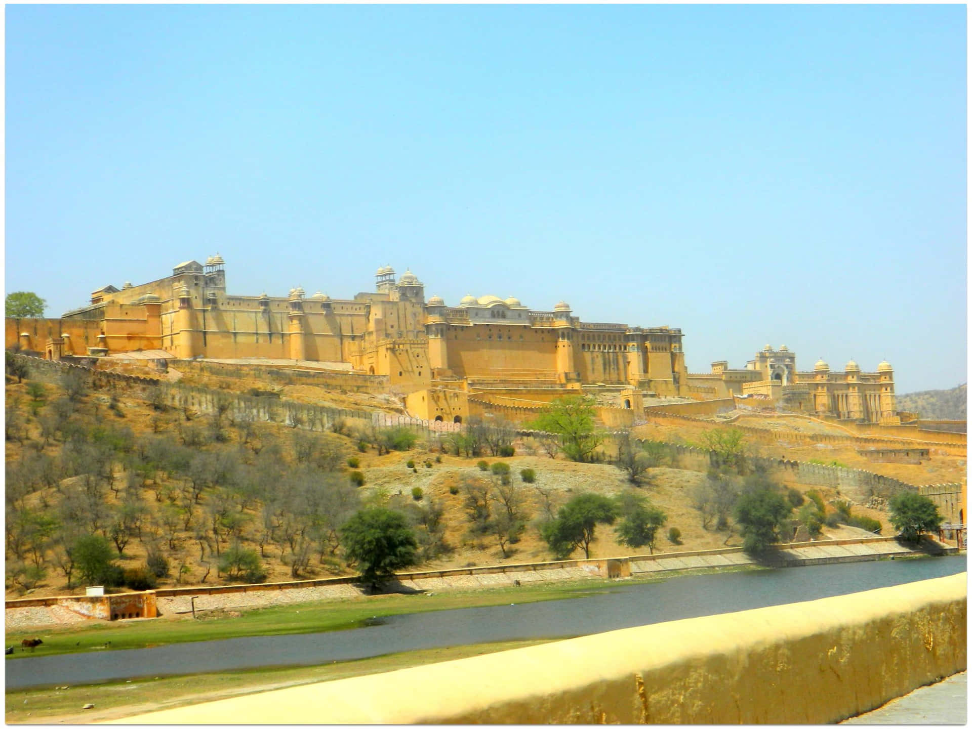 Amer Fort From A Distance Background