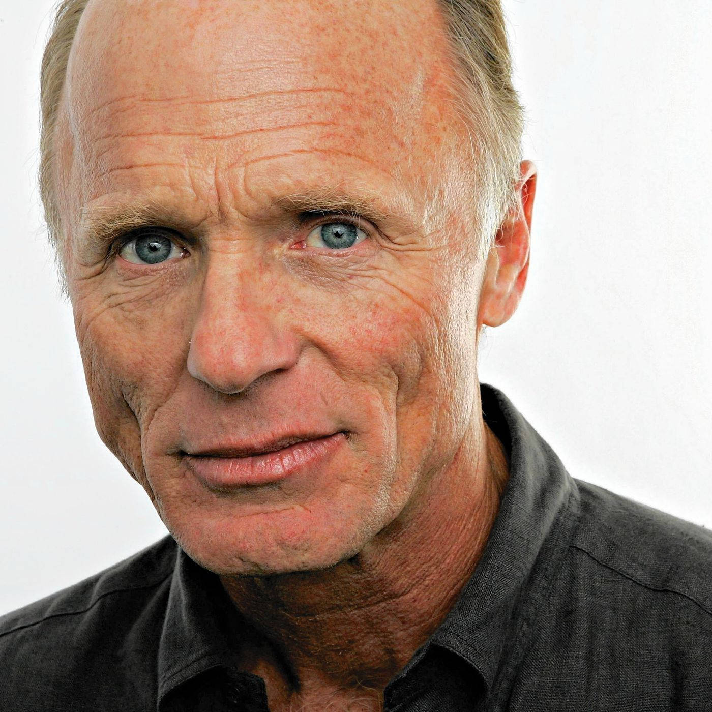 American Actor Ed Harris Close Up Shot Background