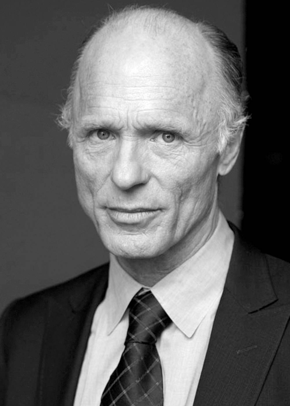 American Actor Ed Harris Monochrome Shot Background