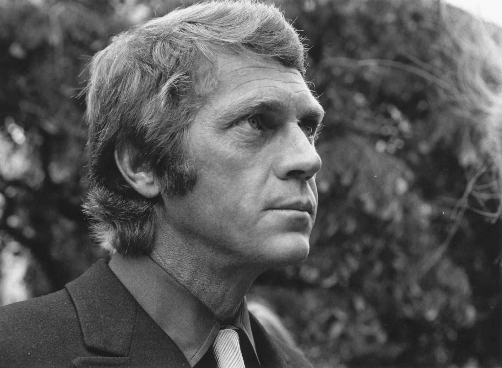 American Actor Steve Mcqueen Side Angle Shot Background