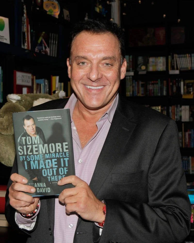 American Actor Tom Sizemore Book Signing Background