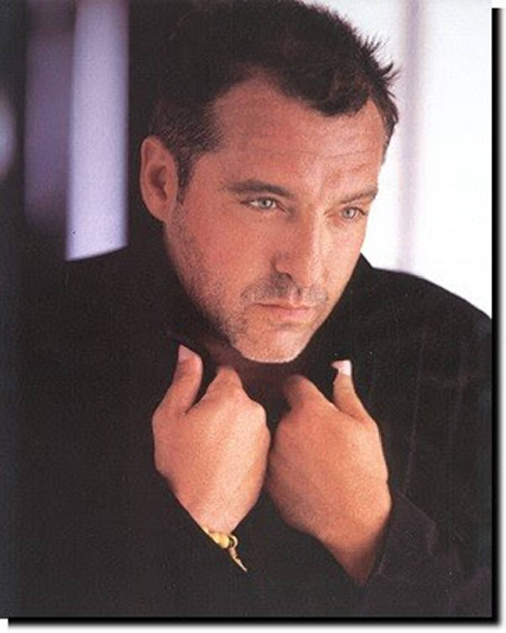 American Actor Tom Sizemore Handsome Portrait Background