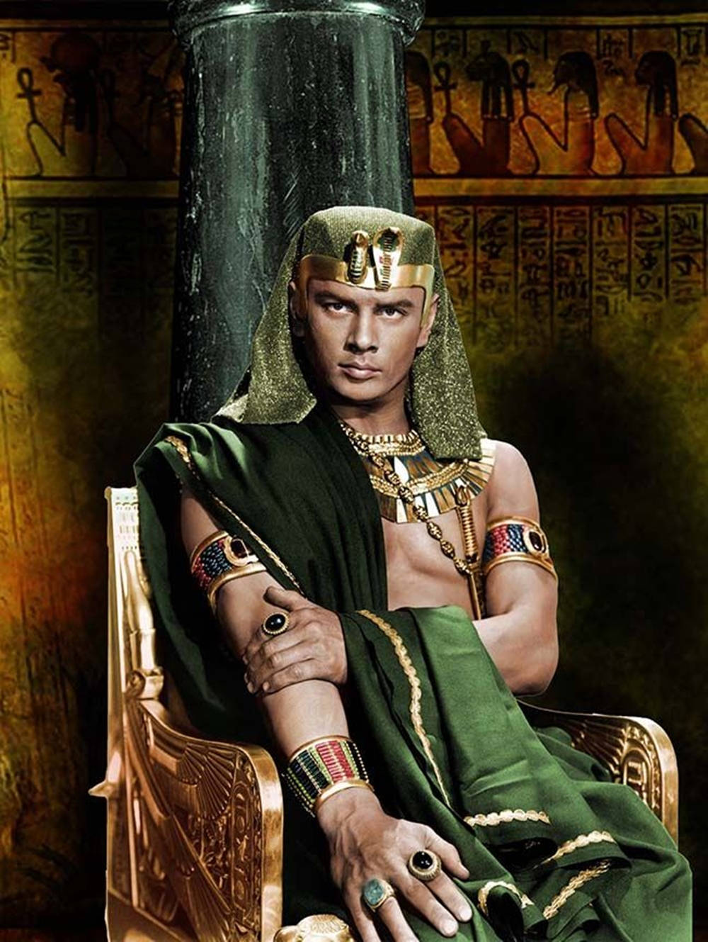 American Actor Yul Brynner As Ramses The Ten Commandments Background