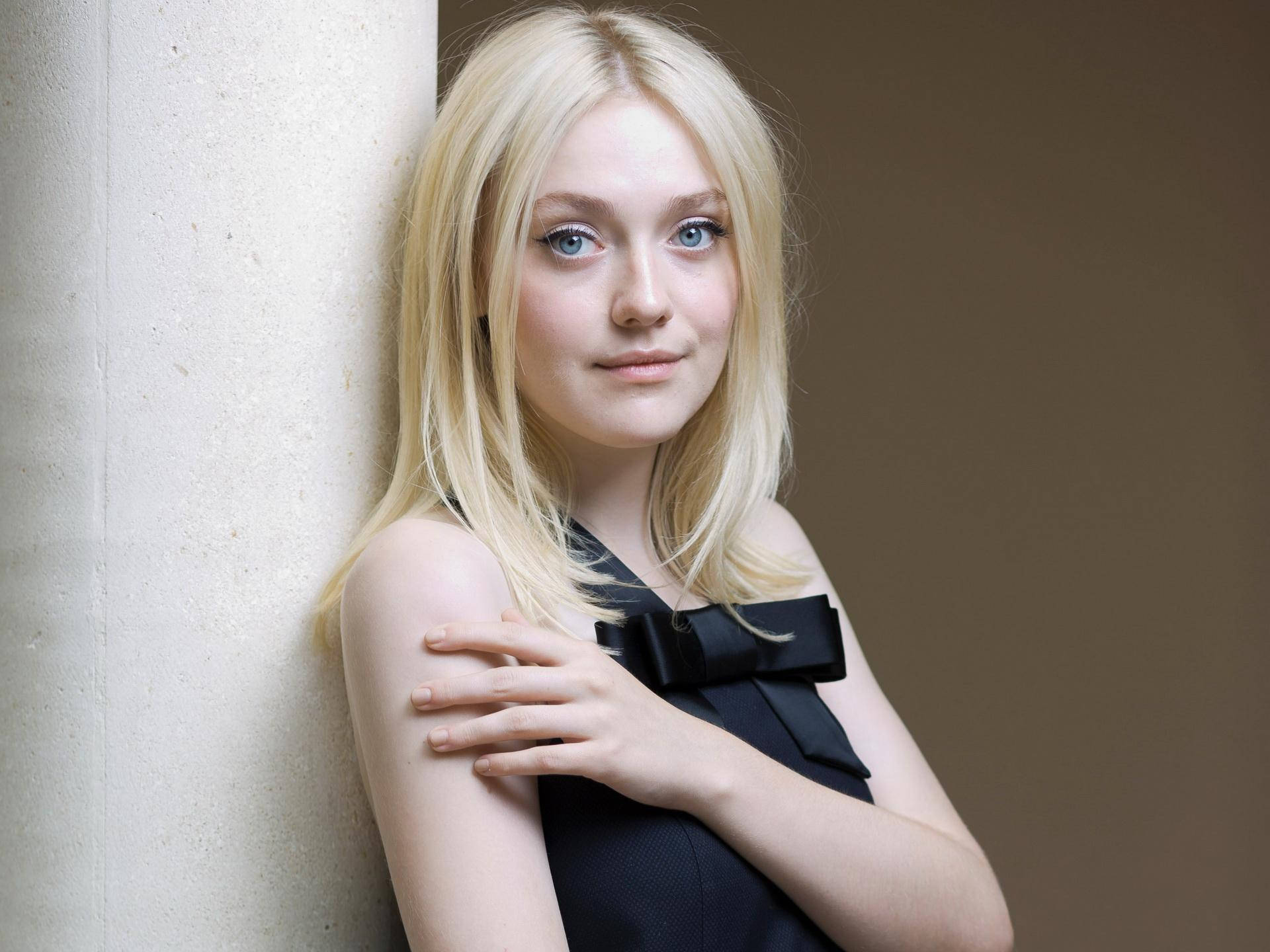 American Actress Dakota Fanning 2013 Venice Film Festival Background