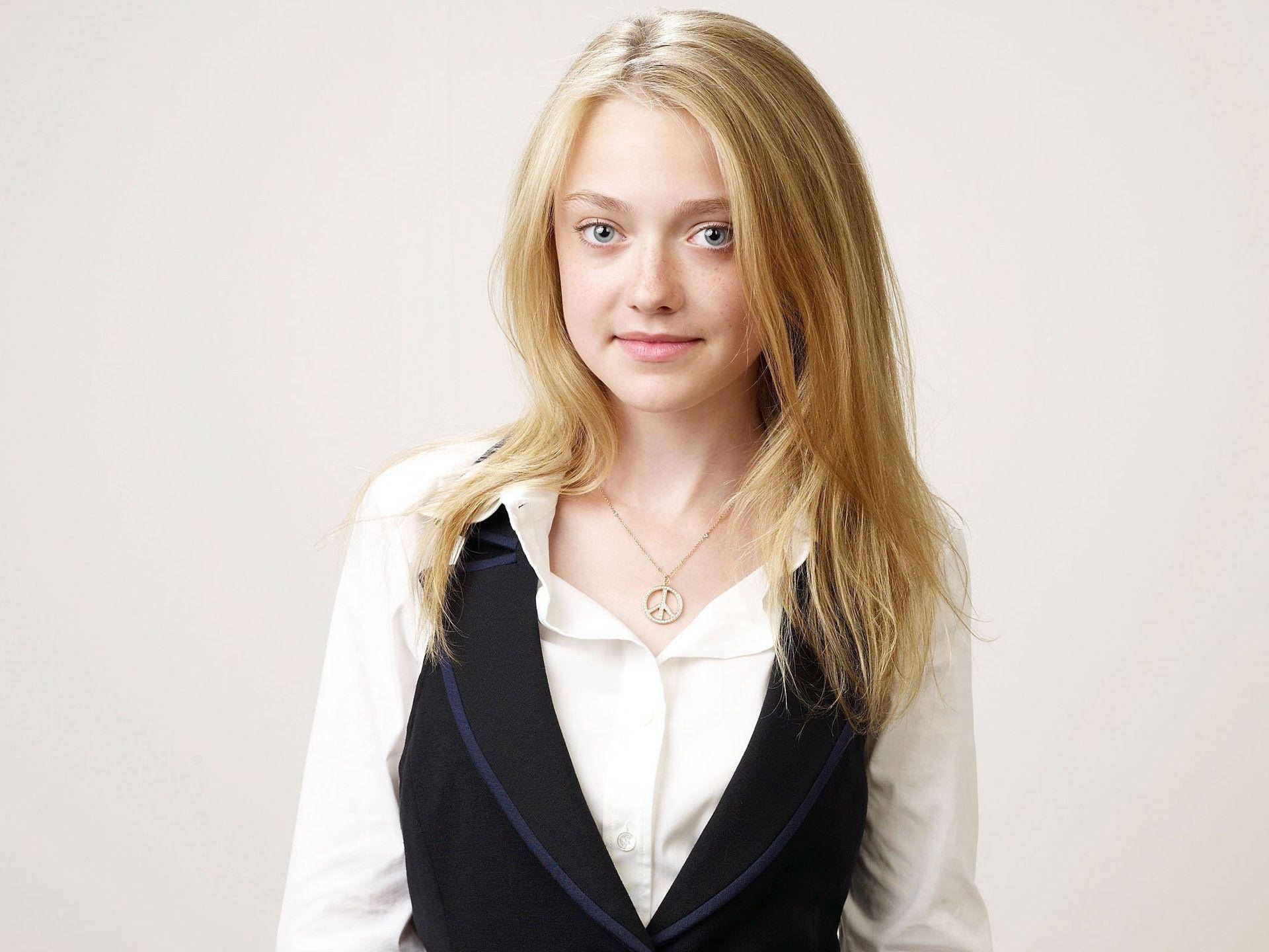 American Actress Dakota Fanning In Black Classic Vest Background