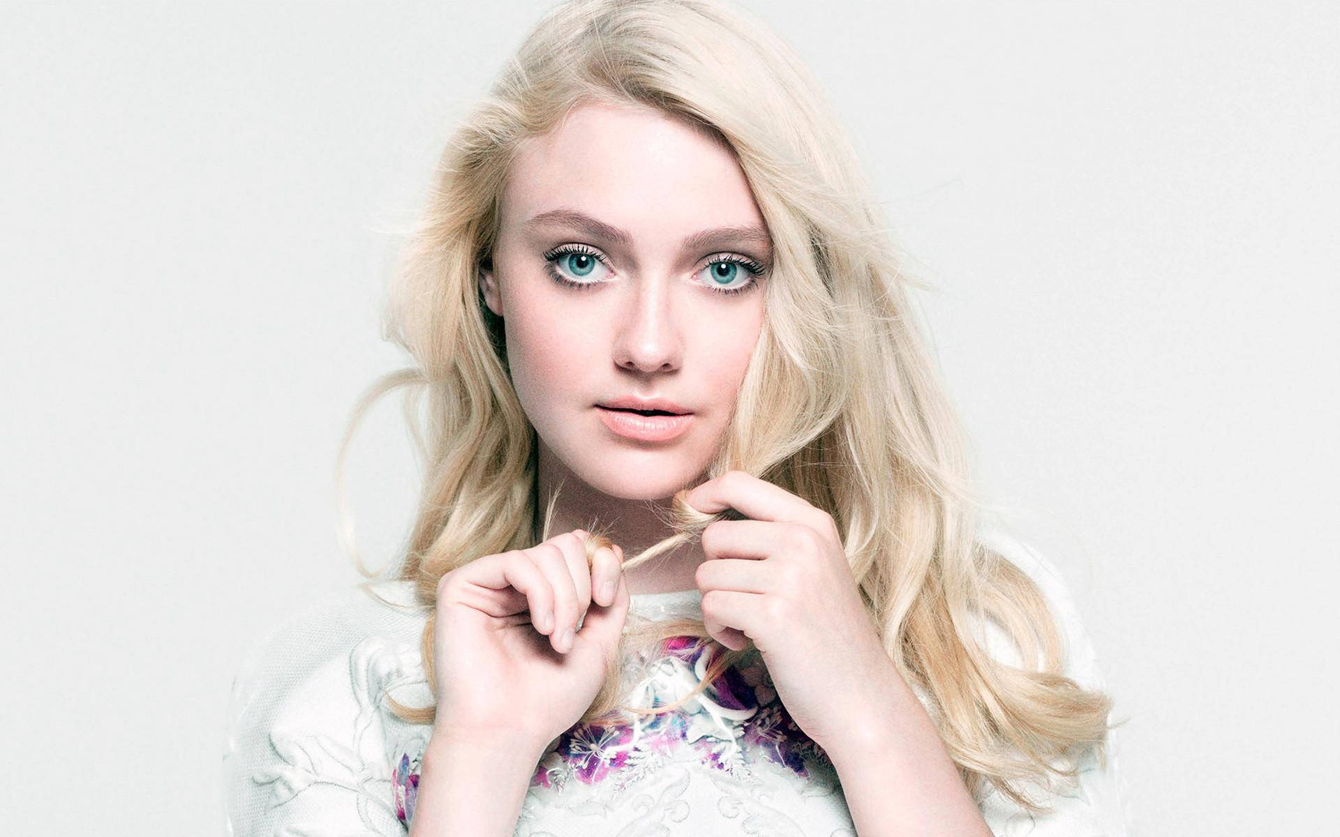 American Actress Dakota Fanning Twisting Hair Pose Background