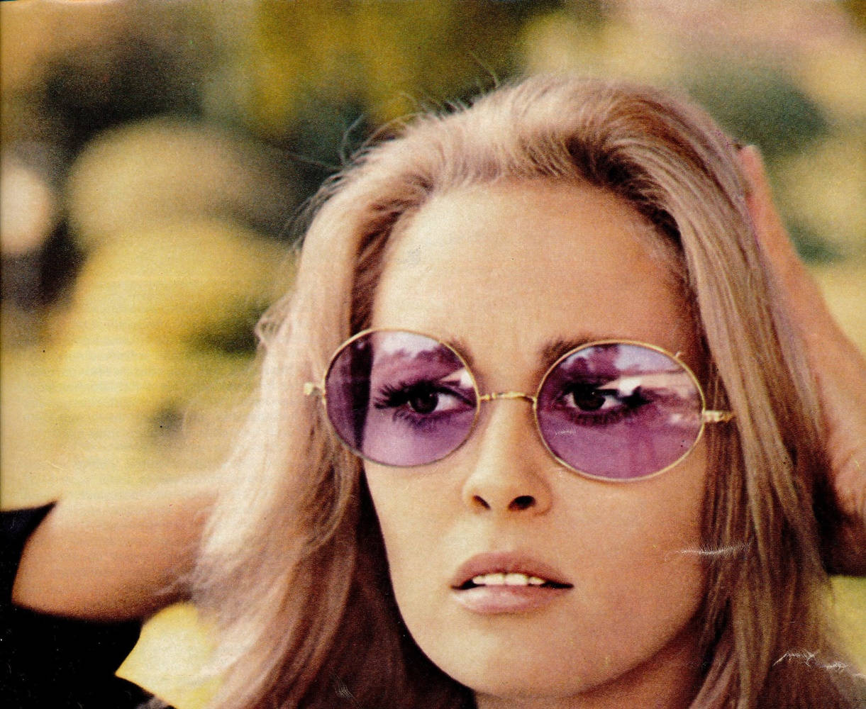 American Actress Faye Dunaway As Kathy Hale