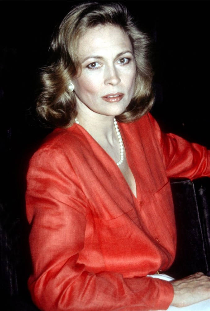 American Actress Faye Dunaway Candid Shot In 2000s Background
