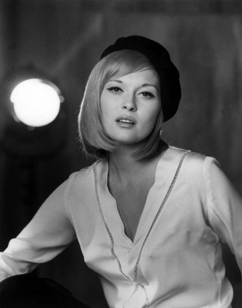 American Actress Faye Dunaway In Bonnie And Clyde Publicity Background
