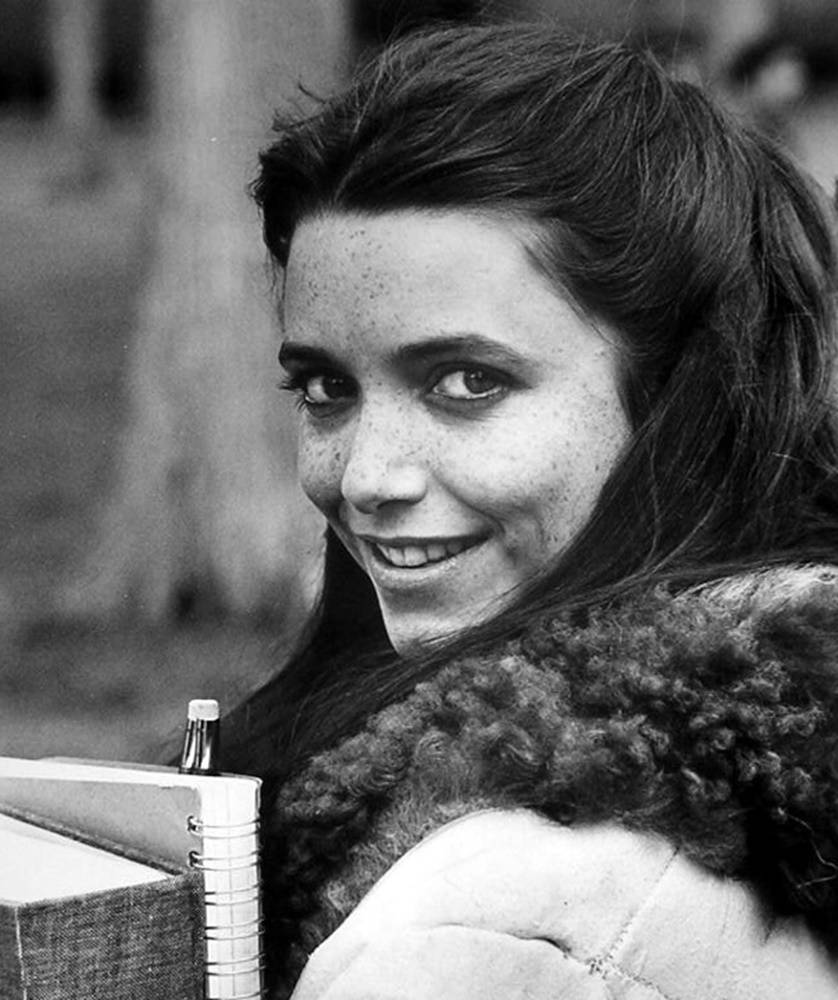 American Actress Karen Allen A Small Circle Of Friends Still Background