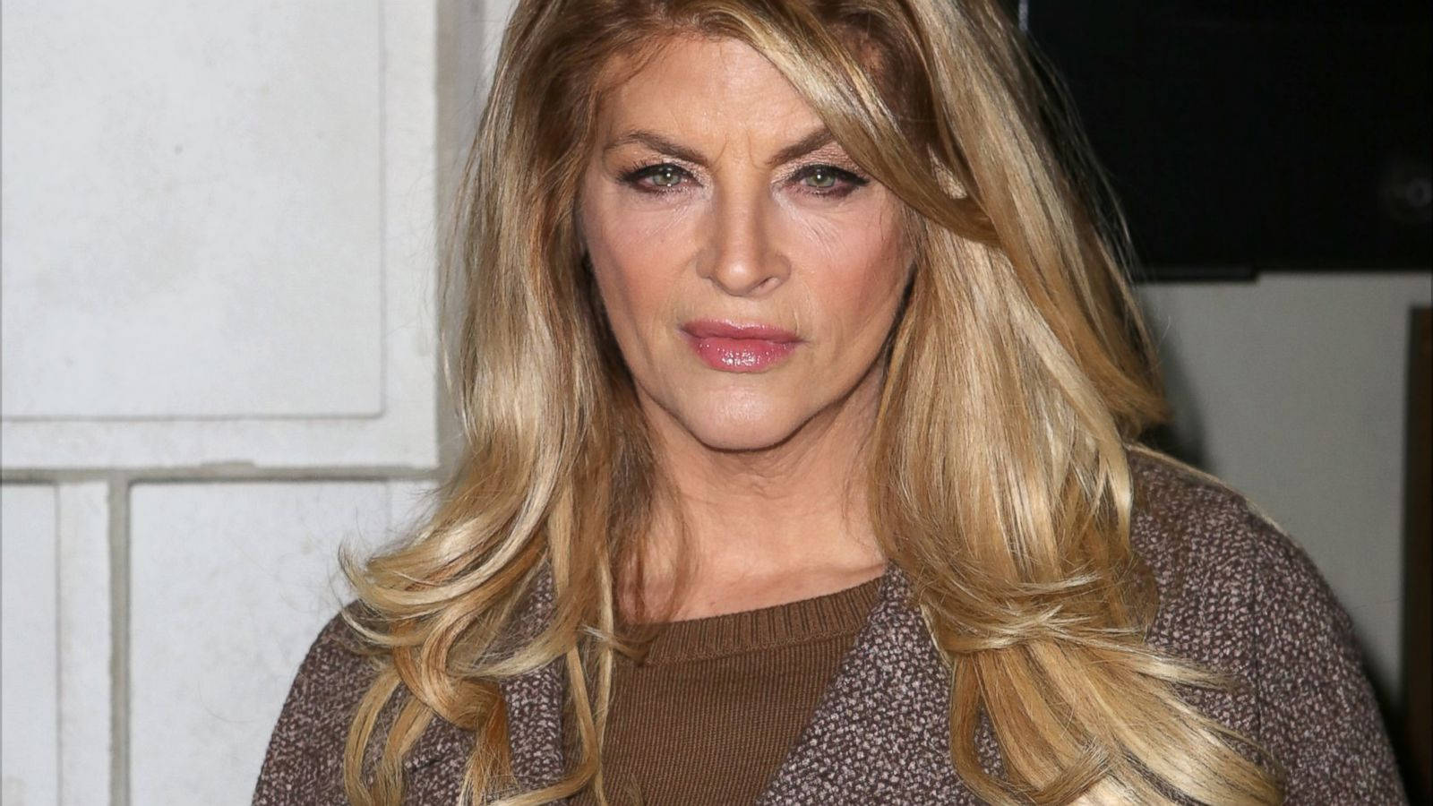 American Actress Kirstie Alley With A Serious Expression Background