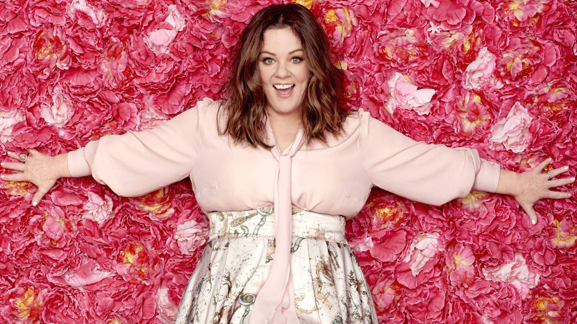 American Actress Melissa Mccarthy Redbook April Issue Background
