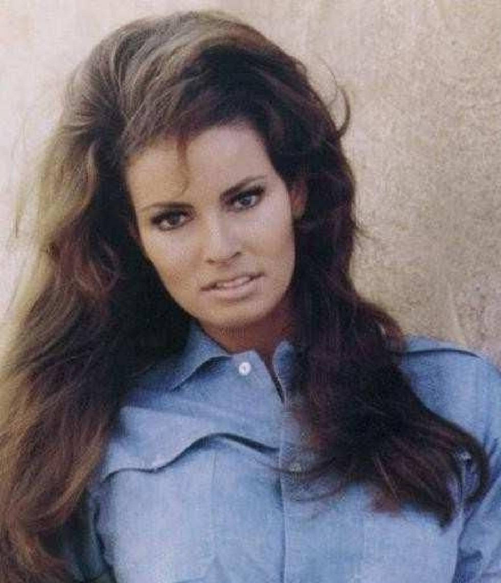 American Actress Raquel Welch 1970 Photoshoot Background