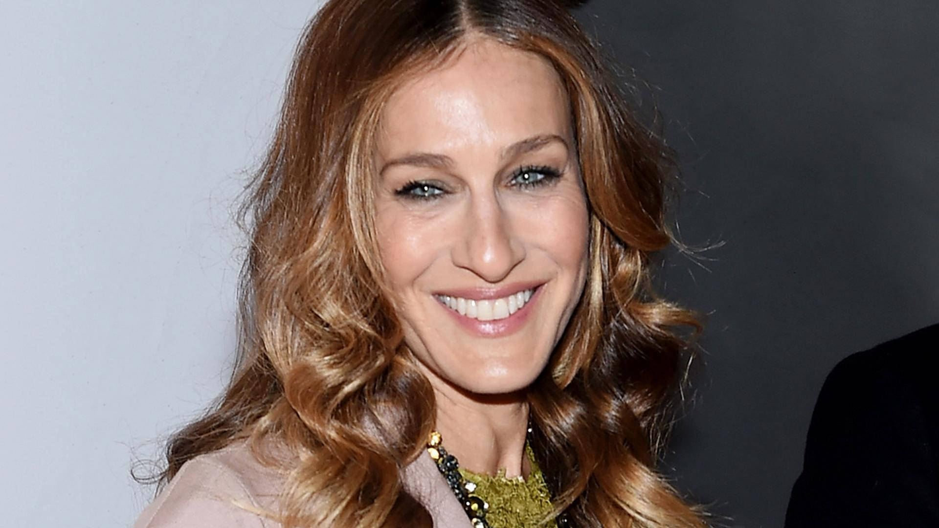 American Actress Sarah Jessica Parker Close Up Smile Background