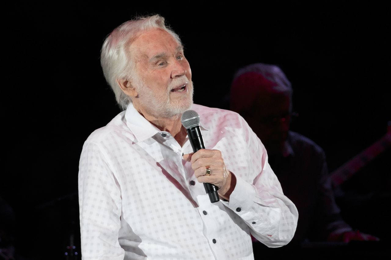 American Artist Kenny Rogers Background