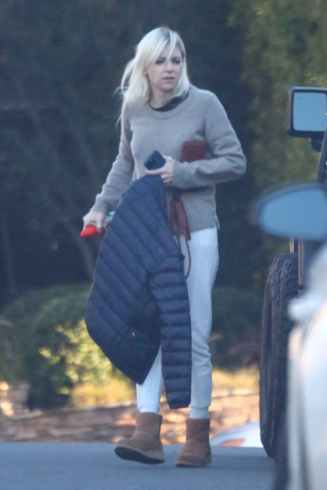 American Celebrity Anna Faris Holding Jacket