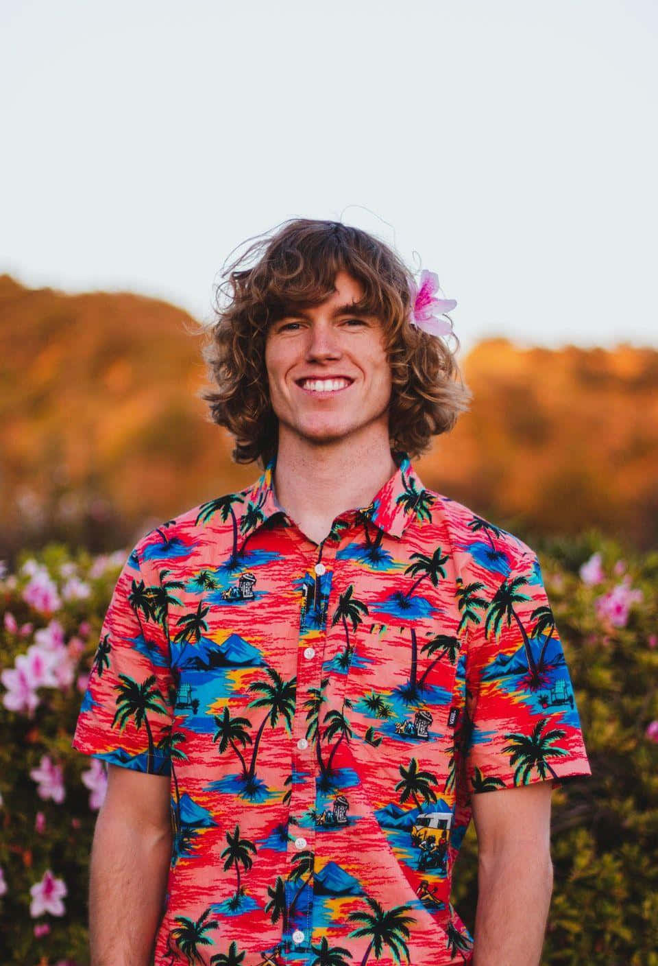 American Celebrity Danny Duncan Wearing A Tropical Shirt Background