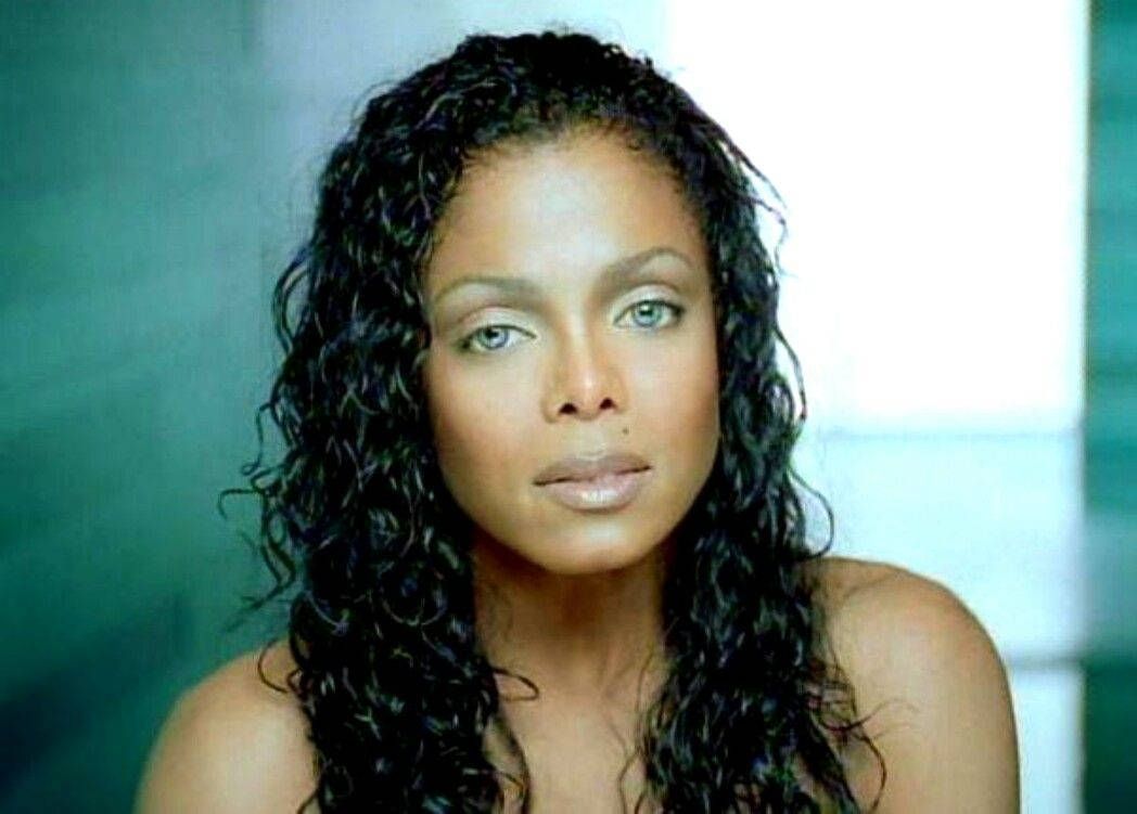 American Celebrity Janet Jackson With Blue Eyes