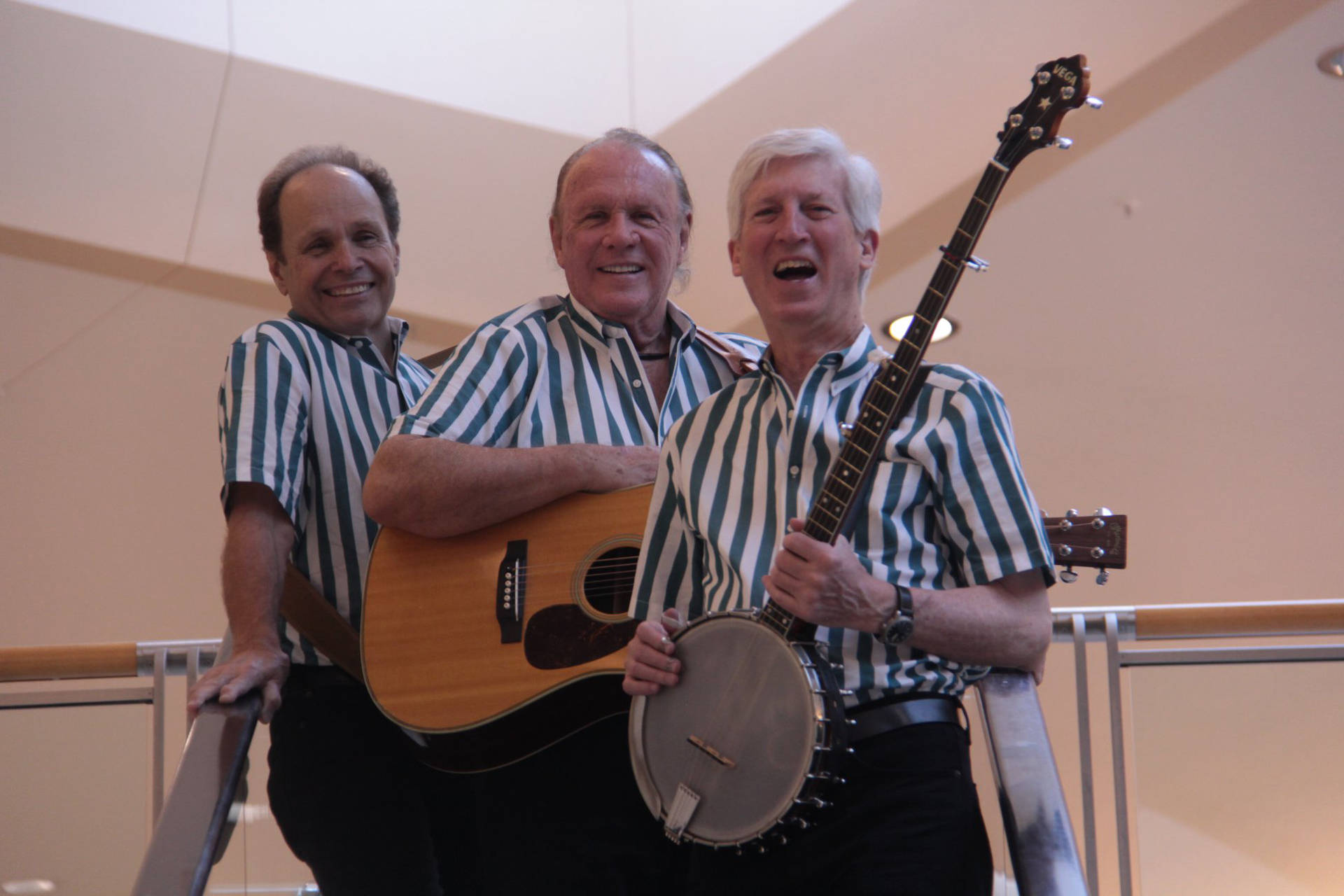 American Folk And Pop Group The Kingston Trio Escalator Background