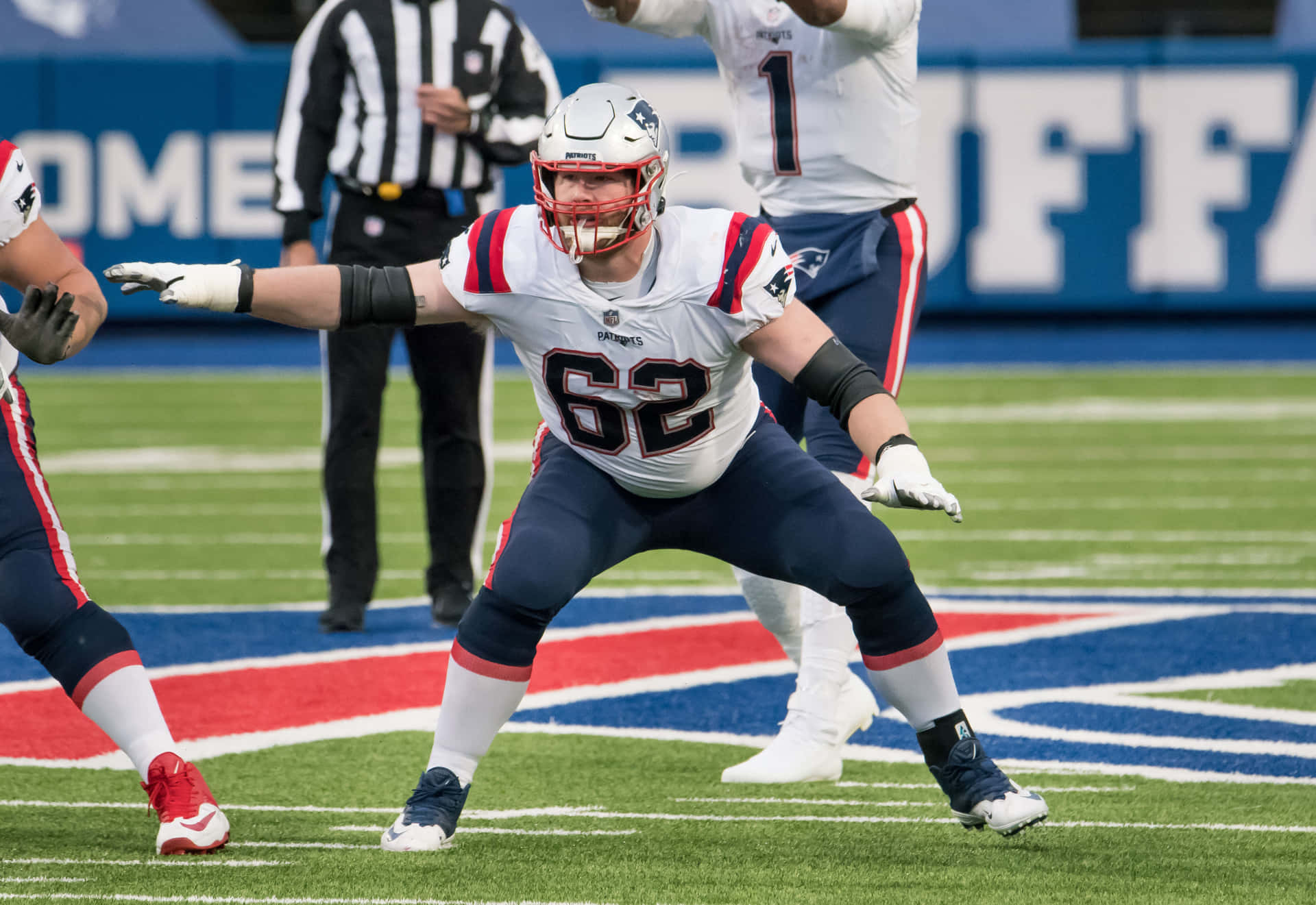 American Football Guard Joe Thuney Background