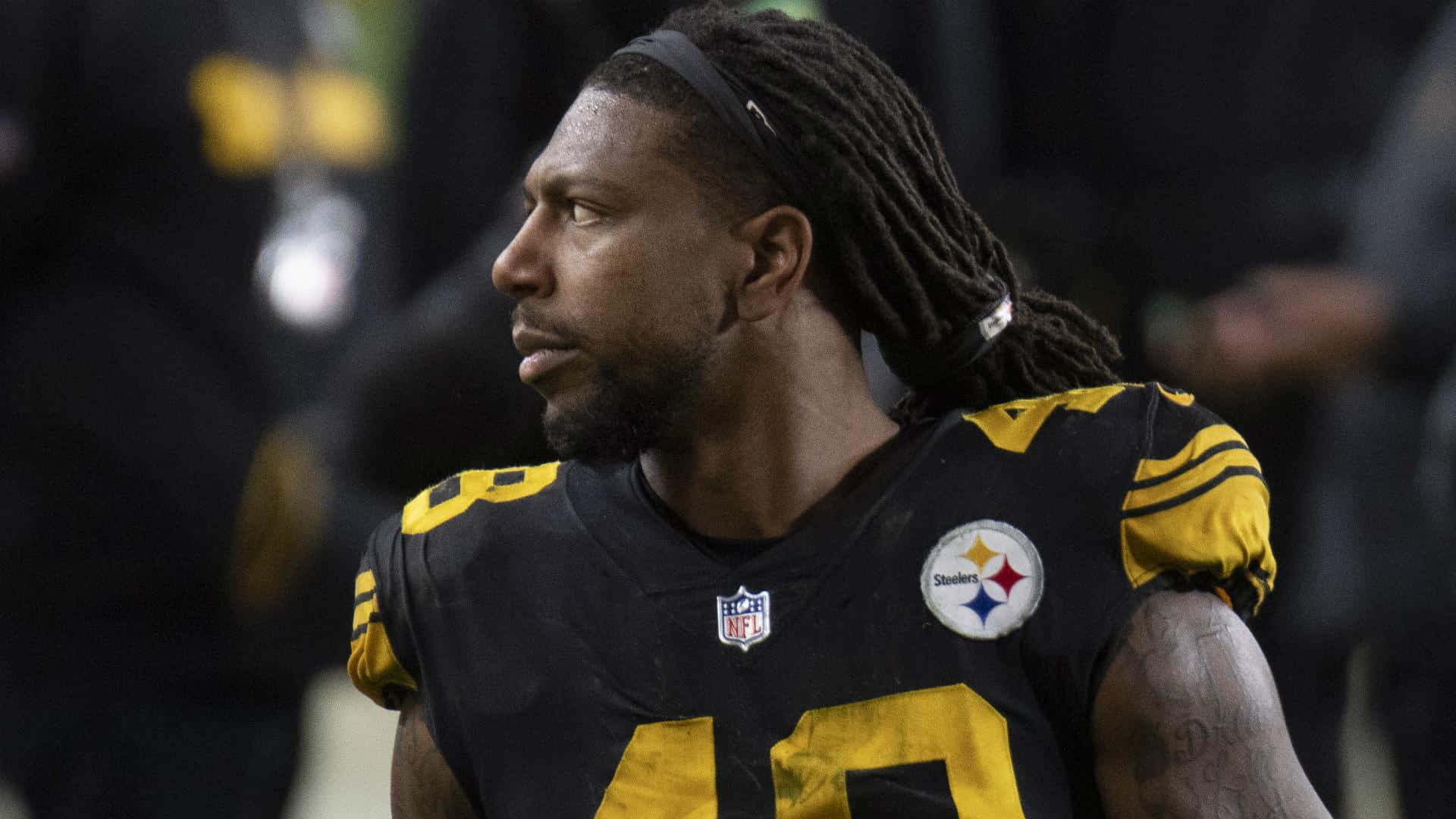 American Football Outside Linebacker Bud Dupree Background