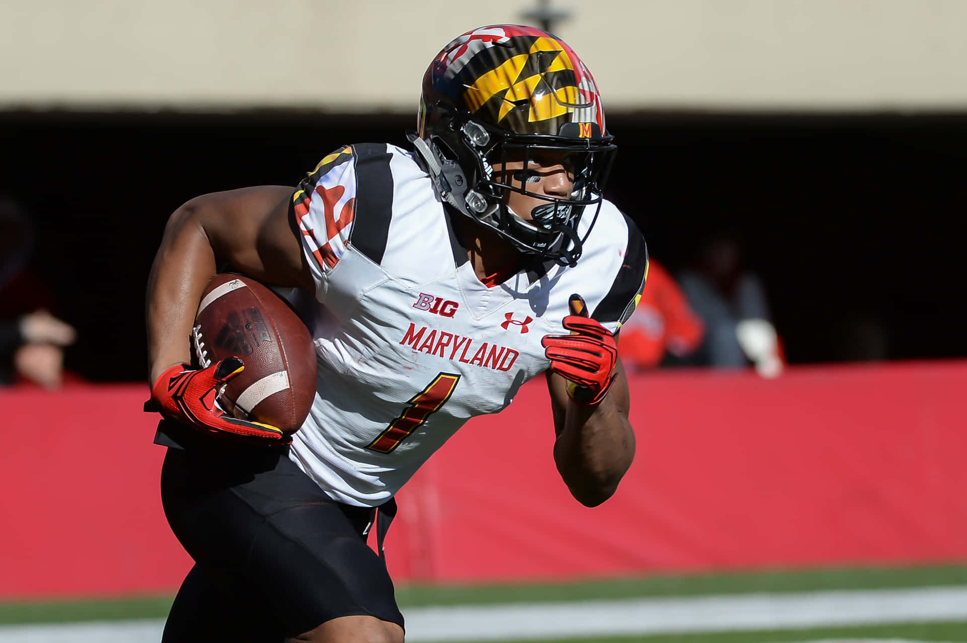 American Football Player Dj Moore Maryland Terrapins 2016 Background