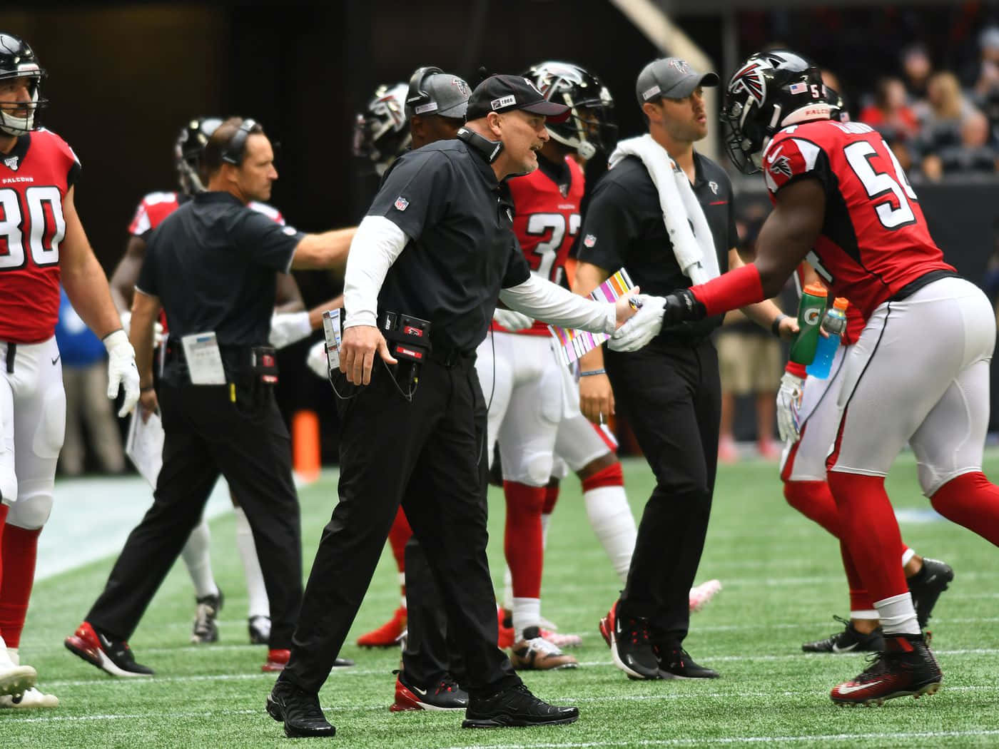 American Foyesade Oluokun In Atlanta Falcons Background