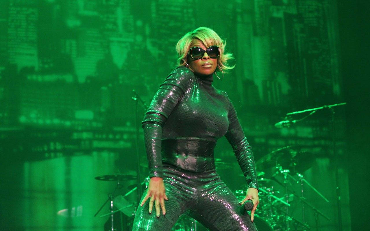 American Hit Artist Mary J. Blige Background