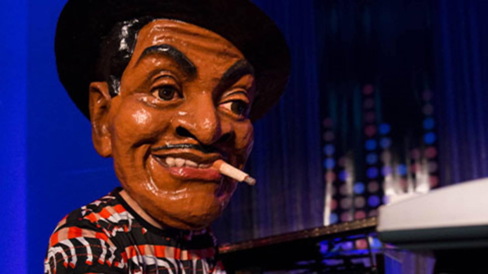 American Jazz Pianist Fats Waller Sculpture Background