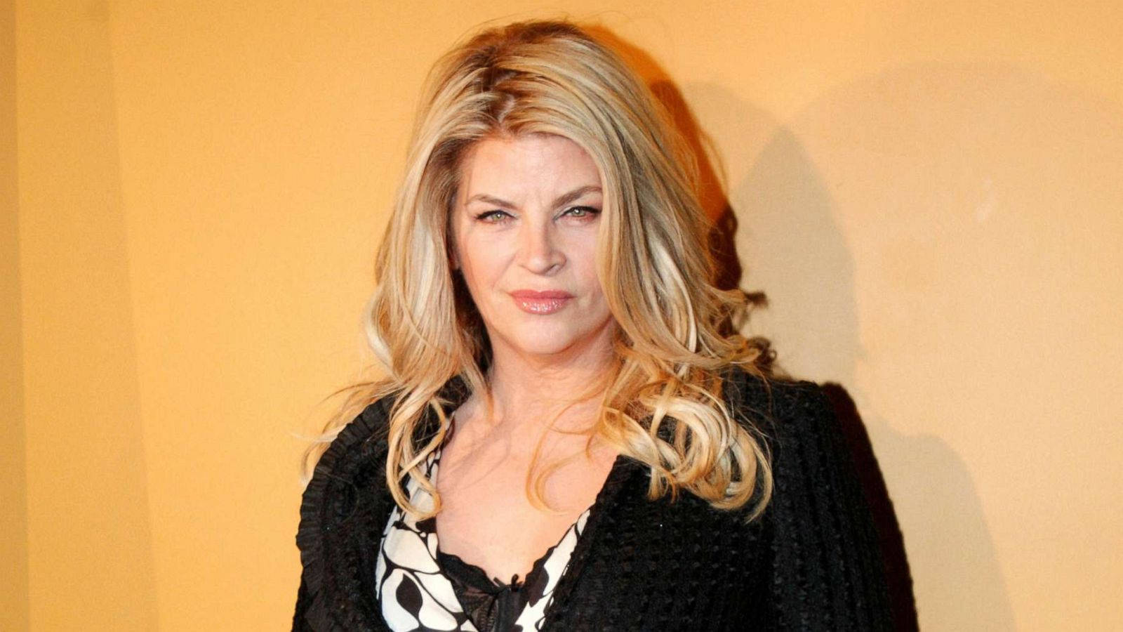 American Kirstie Alley In A Black And White Outfit