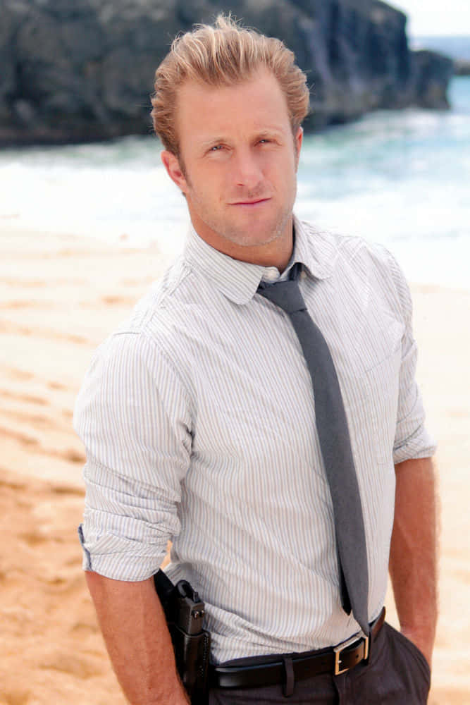 American Male Artist Scott Caan Background