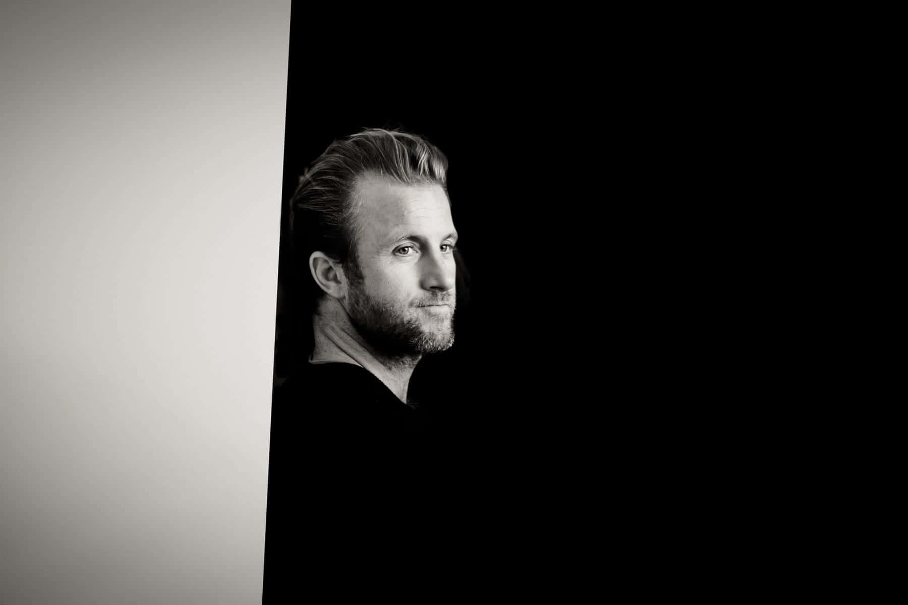 American Male Star Scott Caan Background